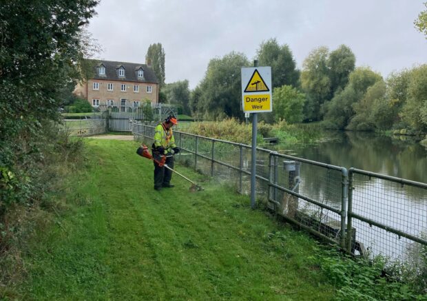 How grass cutting on flood defences reduces the risk of flooding – Creating a better place