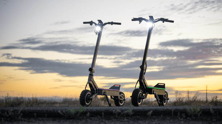 Hyperion: High-Speed, Long-Range E-Scooter By Solar Scooters