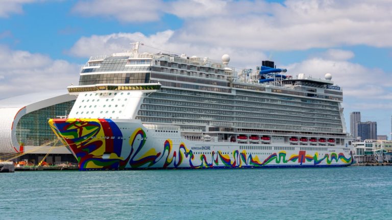 Norwegian Cruise Ships By Size (Biggest to Smallest)